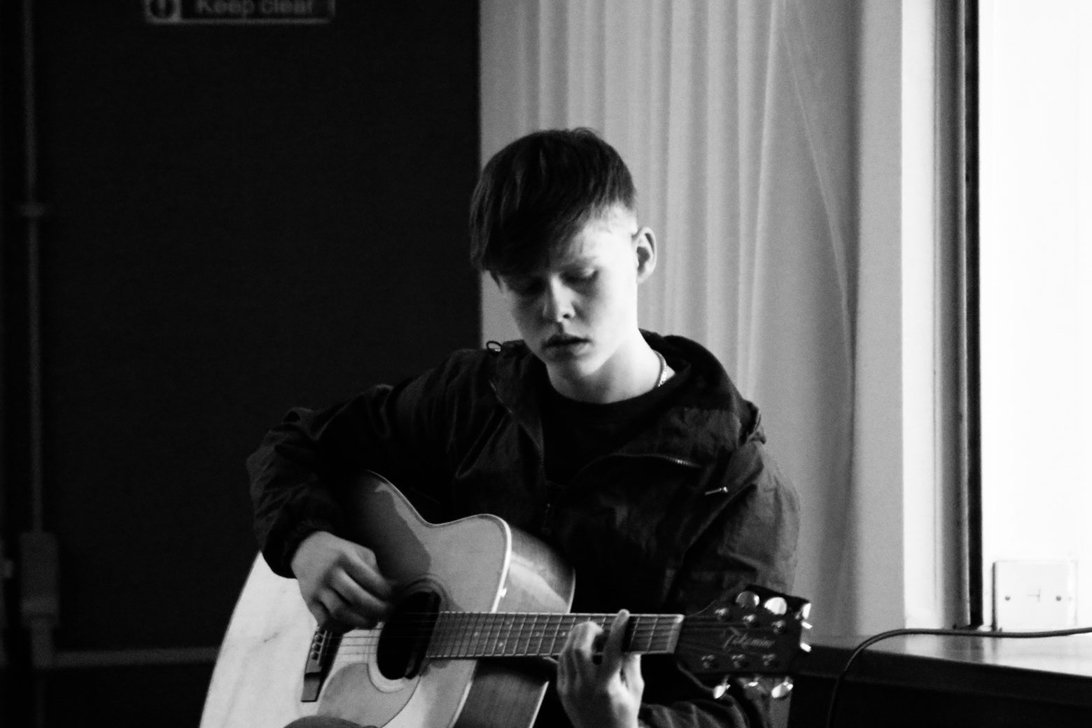 Acoustic rehearsal in black and white